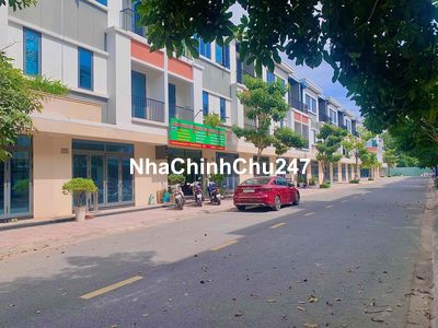 Chính chủ bán nhà sổ hồng hoàn công 1 trệt 2 lầu đối diện công viên