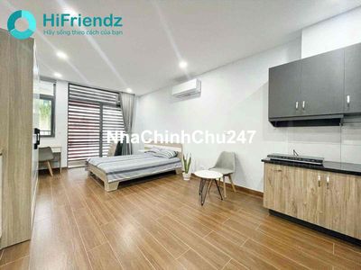 Studio nội thất hiện đại, sang mịn_Balcon_Thang máy ngayvx Dân Chủ Q10