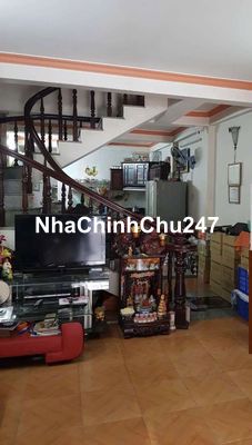 Cần bán gấp căn nhà chính chủ, 1 trệt 2 lầu, sân thượng, sân xe hơi.