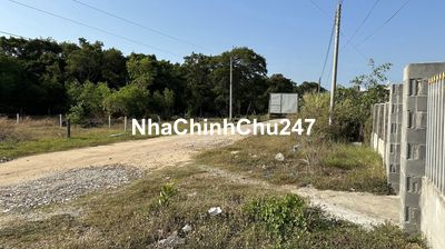 Đất nhà mặt tiền đường đẹp ngay thị xã, cách biển 800m có 140m thổ cư