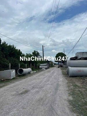 👉🏿 ( 5m x 40m ), có 2 nền 1 sẹc ĐS2 đang làm nhựa 14m