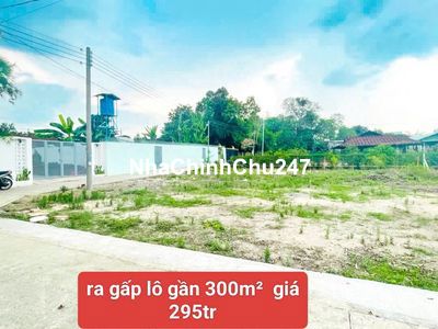 Chủ ngộp ra gấp lô 300m2 giá 295tr sẵn thổ cư