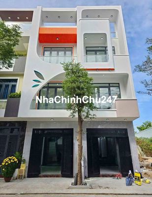 Nhà hoàn công sân xe hơi chính chủ