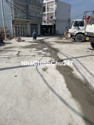 Nhà phố trệt 2 lầu. Có 4pn 3wc. Sổ hồng chính chủ. Nhận nhà ở ngay.