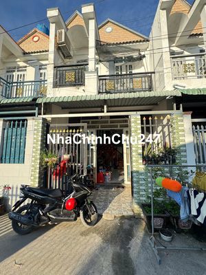 Nhà chính chủ 1 trệt 1 lầu, SHR, gần ngã ba Mỹ Hạnh, 2PN